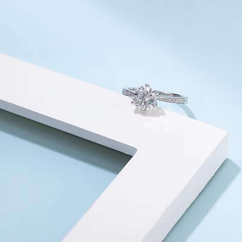 Hot Sale Sterling Silver Lady Engagement Ring Luxury Moissanite Ring