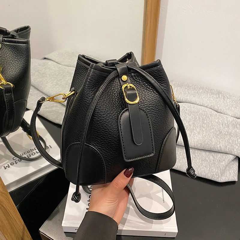 Womens Crossbody Bag Pu Material Versatile Bucket Bag Commuting Casual Drawstring Handbags Purse for Summer Travel ShoppingT251110