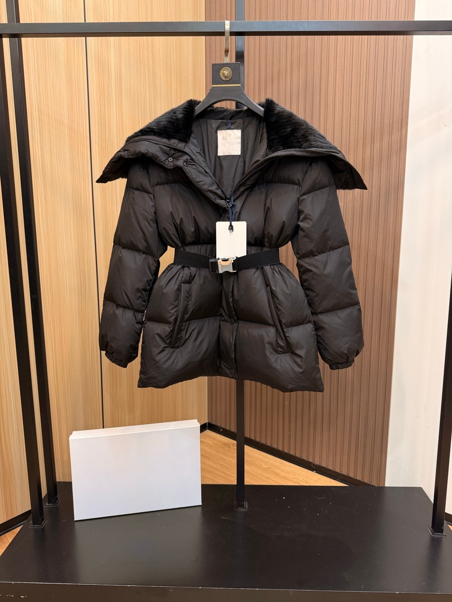 New women's thickened down jacket, windproof, warm, easy to care for, high-end