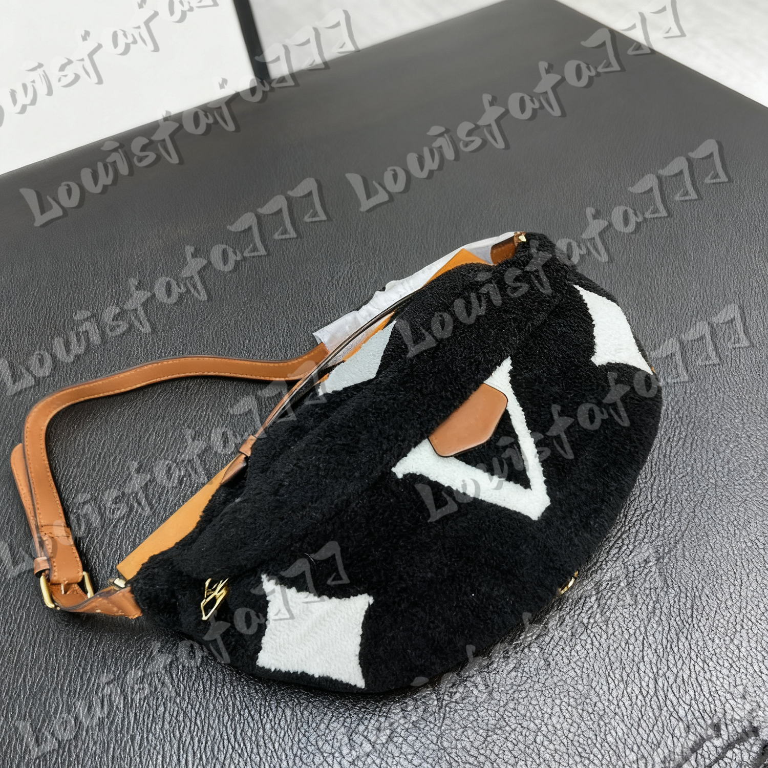 10A Womens Designer Fanny Pack Winter Teddy Waist Bag Stylish Mens crossbody bag Furry Shoulder bag Fluffy Bumbag Luxury designer Fanny Bag purse