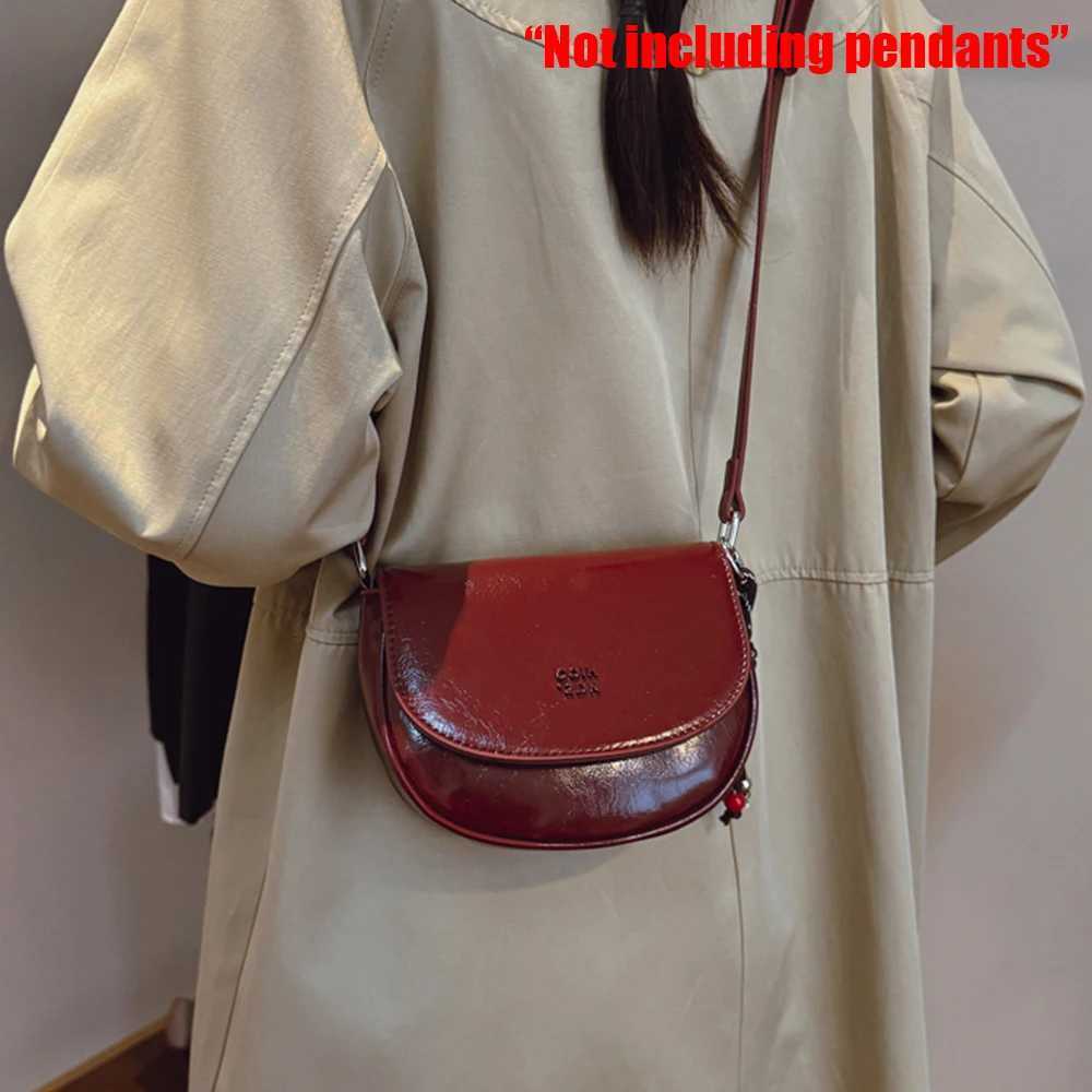 Versatile and Stylish Single-Shoulder Crossbody Bag with Exquisite Elegance Perfect for Commuting in Autumn and WinterT251110