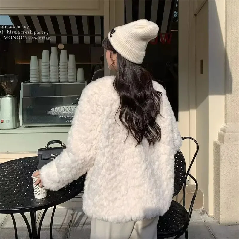 Lamb Fur Jacket Women Thickened Fluffy Loose Outerwear Autumn Winter Style Versatile Casual Polyester Fiber Coat 251103