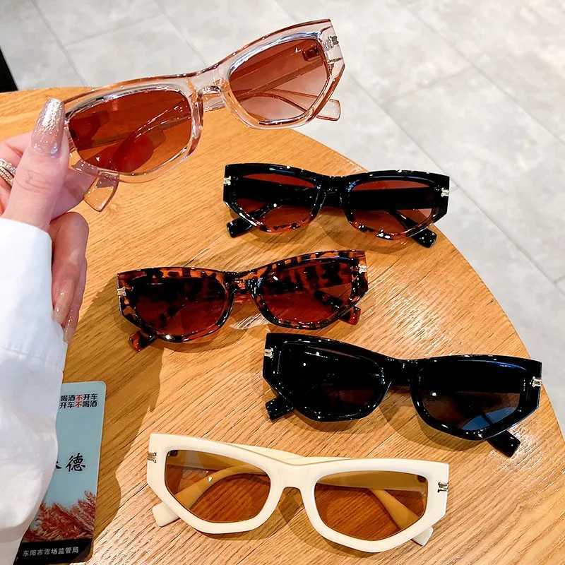Womens Cat Eye Sunglasses 2024 Luxury Brand Designer Retro Irregular Frame Gradient Glasses UV400 Sunshade Womens SunglassesT250411