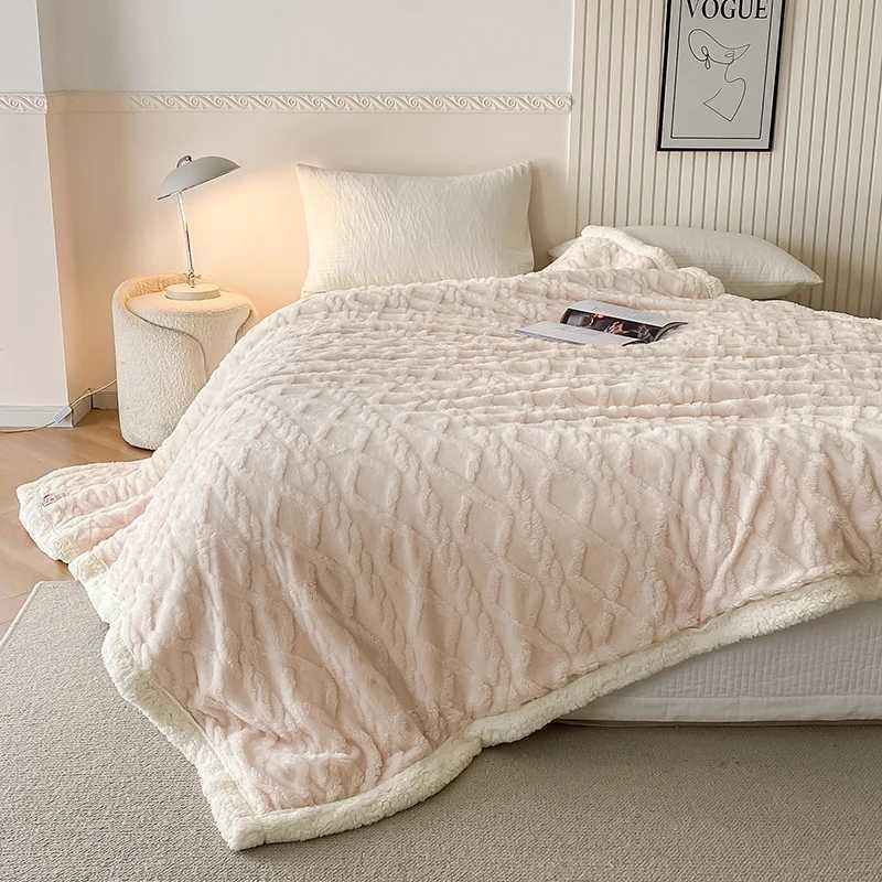 Blanket Luxurious Double-Layer Jacquard Throw Blanket Extra-Thick Plush for Cozy WarmthStylish Home Dcor Couch or Bed C251111