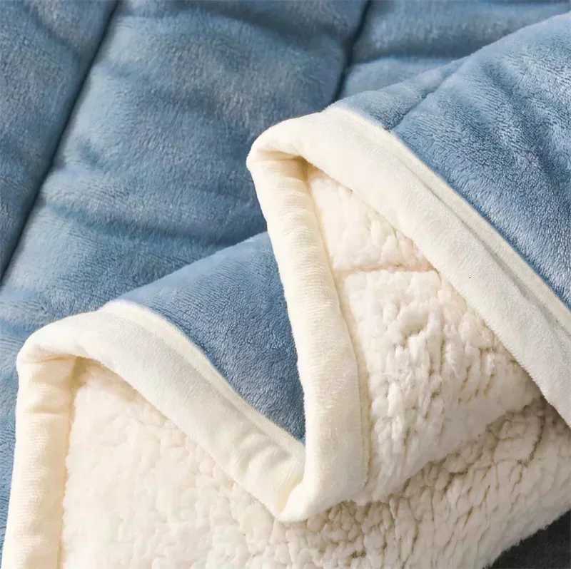 Coral Fleece Autumn Winter Warm Blankets for Bed 3 Layers Thicken Flannel Blanket Quilt Soft Comfortable Warmth Quilts Washable C251111
