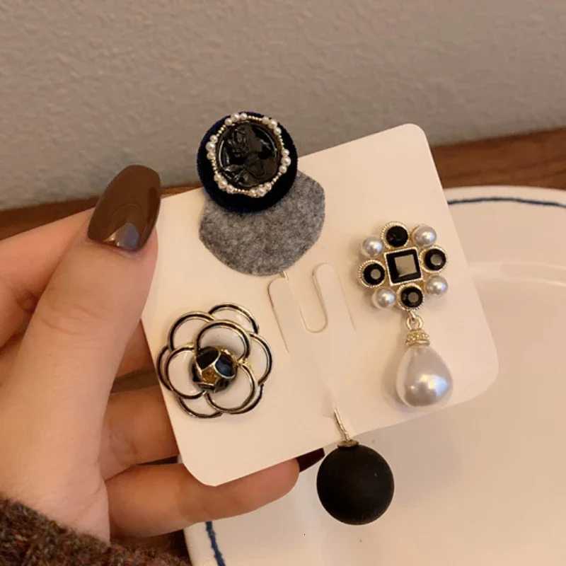 Luxury High-end Pearl Camellia Flower Brooch Womens French Bow Decoration Retro Lapel Pin for Backpacks Corsage Jewelry Accessories Y251111