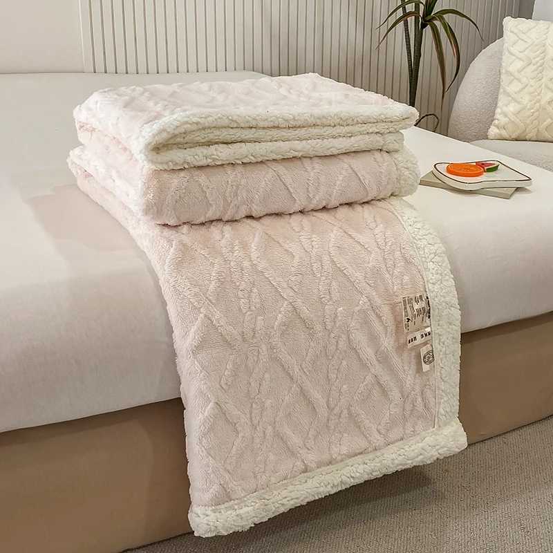 Blanket Luxurious Double-Layer Jacquard Throw Blanket Extra-Thick Plush for Cozy WarmthStylish Home Dcor Couch or Bed C251111
