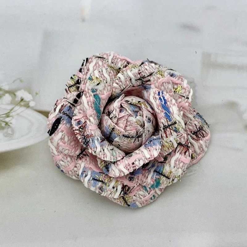 Luxury 55cm Retro Fabric Camellia Flower Brooch Temperament Fashion Corsage Sweater Scarf Buckle Badge Jewelry Gifts for Women Y251111