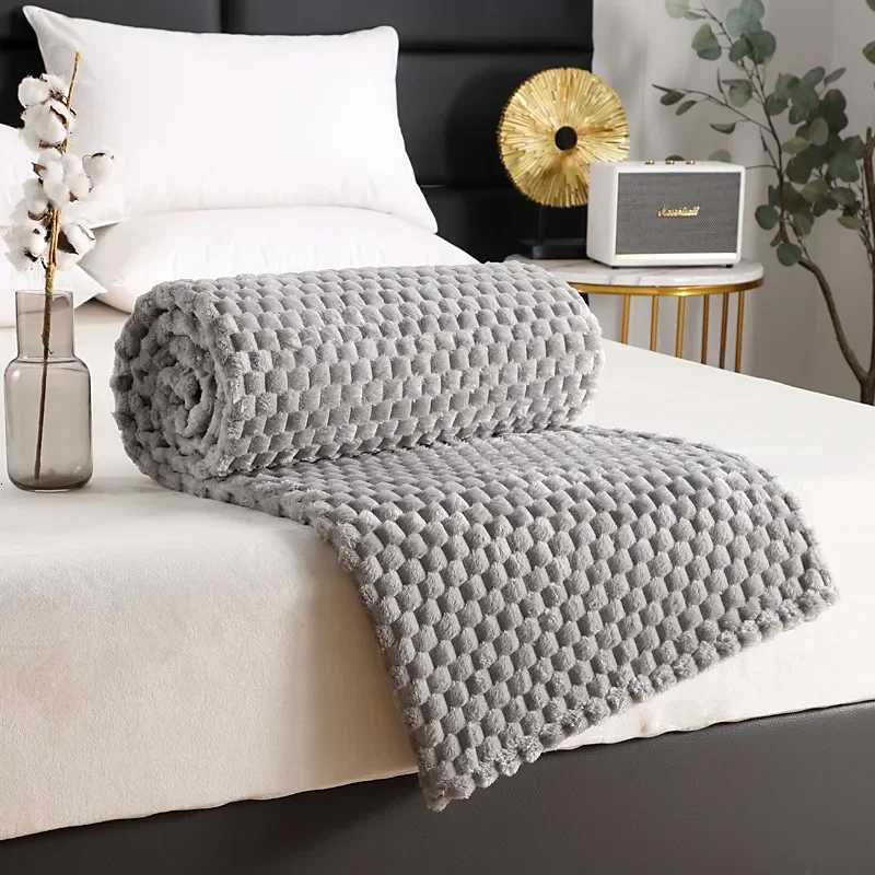 Super Ultra Soft Flannel Fleece Blanket Large Fluffy Warm Throw Over Bed Sofa Settee for Sofa/Couch/Bed Throw /Single Size Gray C251111