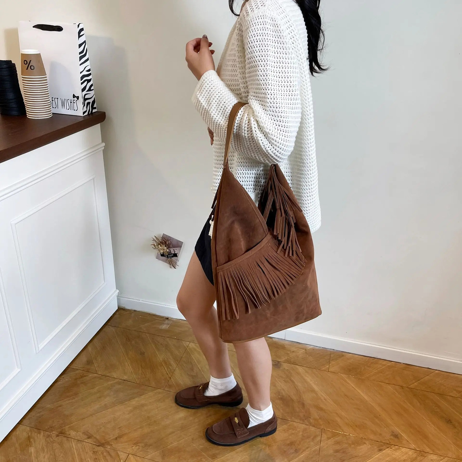 Womens Suede Tassel Bucket Bag Autumn Winter Retro Bohemian Shoulder Bags American Fashion Female Handbags 251110