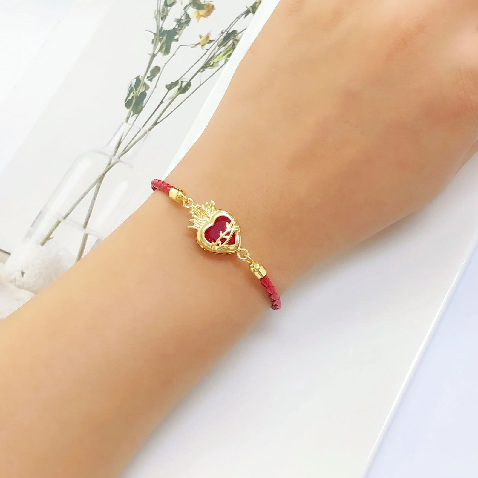 Red Leather Rope Braided HeartShaped Crystal Adjustable Bracelet for Women Female Fashion Religious Jewelry Party Gift 251103