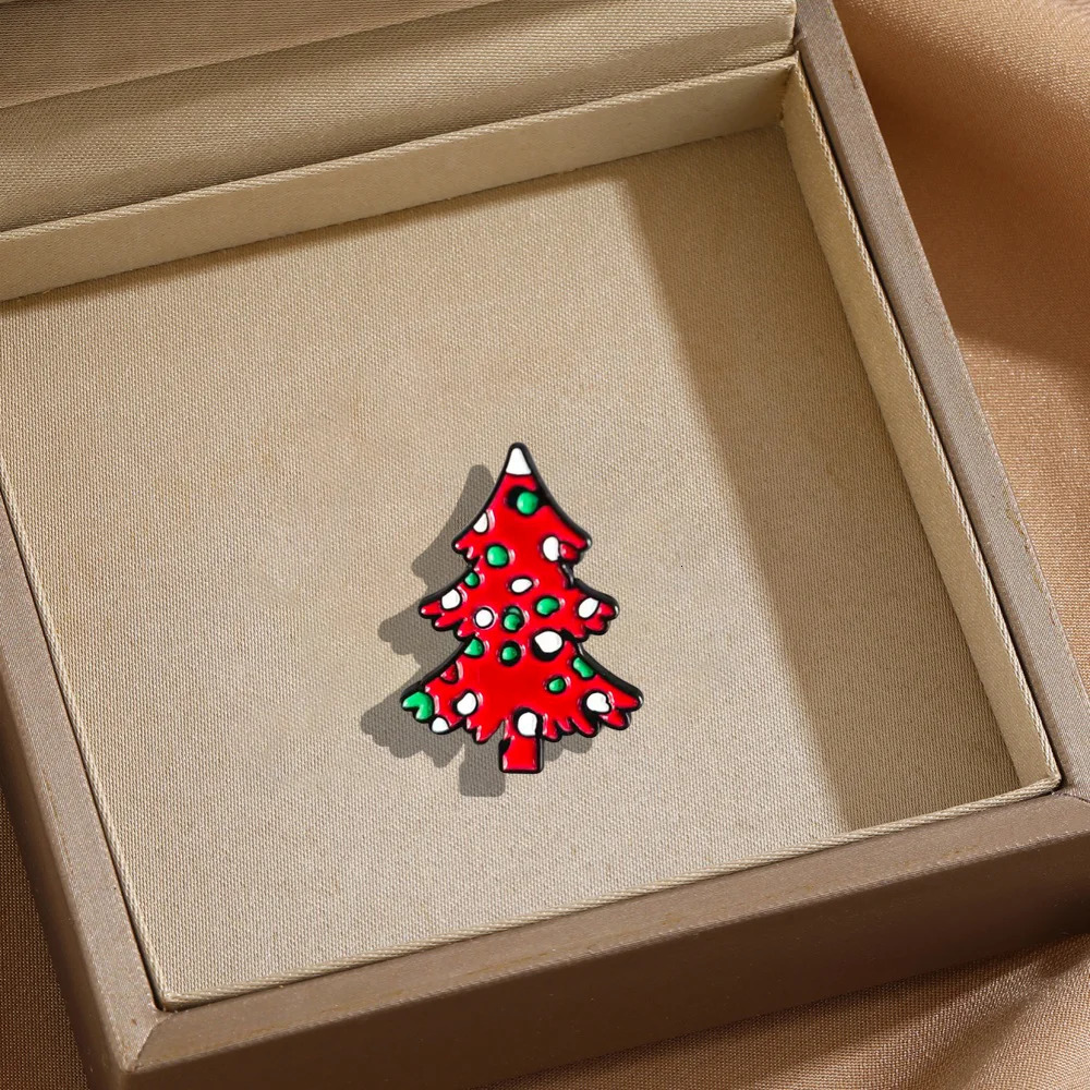 Christmas Tree Brooch Unisex Cartoon Alloy Badge Creative Versatile Clothing Backpack Scarf Accessories 251103