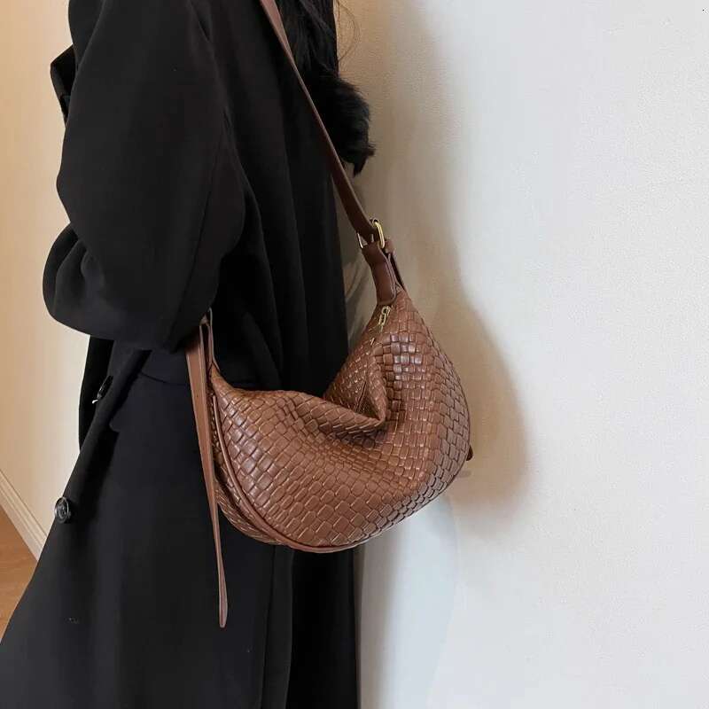 Female Large Capacity Handbag Women Shoulder Messenger Ful Soft PU Ladies Crossbody Package Woven Grain Tote Bag