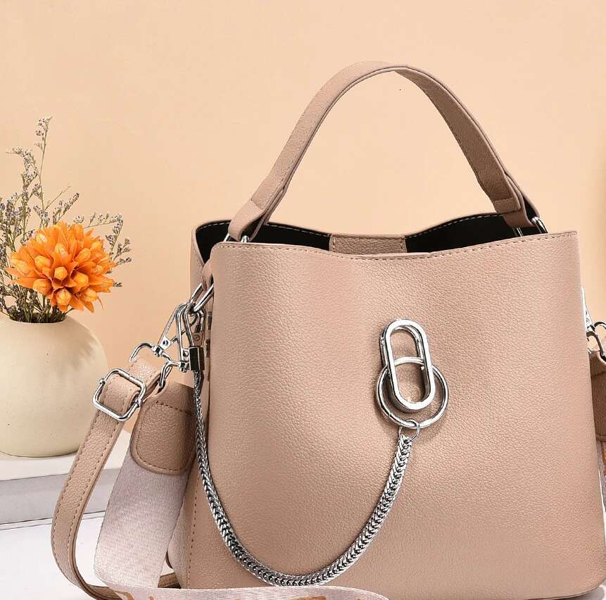 2025 New Fashion PU Chain Shoulder Strap Designer Women's Artificial Leather Large Capacity Handbag