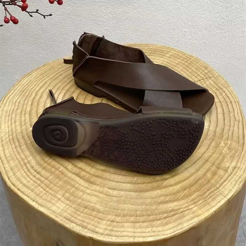 Classic Summer New Womens Sandals Casual Beach Simple Sandals Solid Color Leather Womens Soft N-Slip Roman Womens ShoesXJ250410