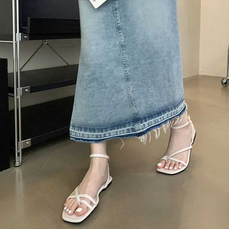 2025 Summer Gladiator Womens Sandals Fi Elegant Narrowband Clip Lace Womens Comfortable Apartment Beach SandalsXJ250410