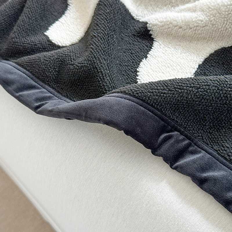 Bonenjoy 1pc Soft Blanket Winter Warm Bedsheet Cartoon Style Sofa Towel Travel Shawl Knee Blankets No case C251111