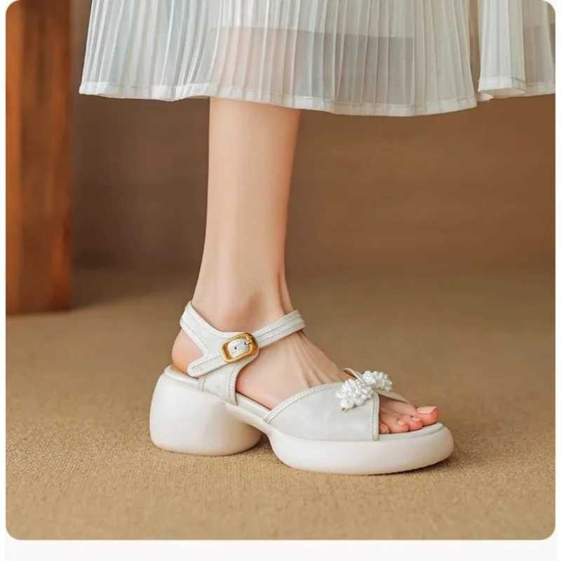 Sandals Womens Luxury Lightweight Luxury Small Popular French Style 2024 Summer New Womens Sports ShoesXJ250410