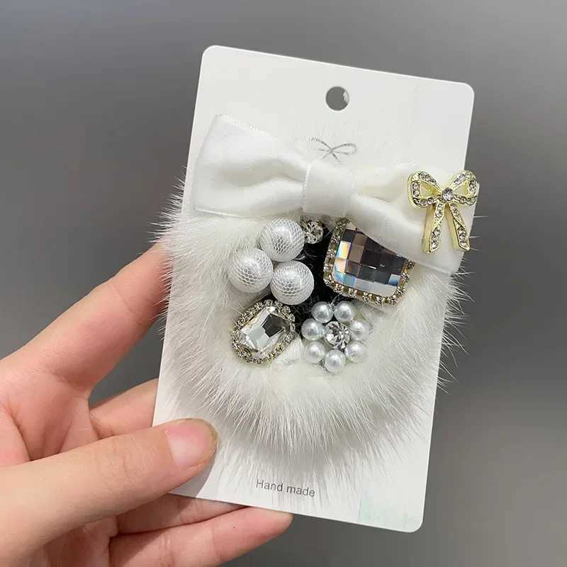 Luxury Korean Mink Hair Bow Brooch Pearl Crystal Badge British Style Suit Sweater Clothing Collar Pins for Women Fashion Jewelry Gifts Y251111
