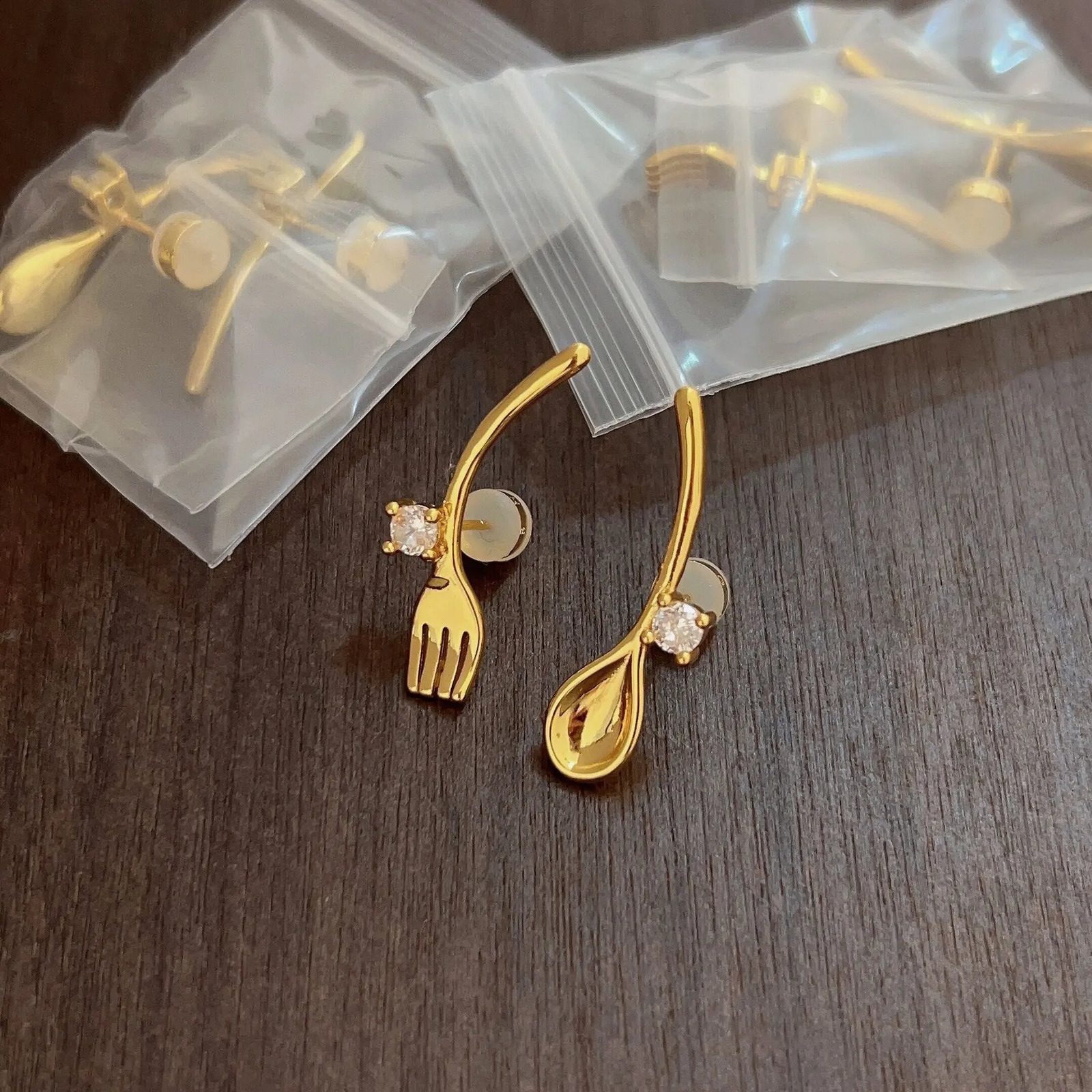 Creative Cute Asymmetric Tablet Earrings Inaly Zircon Ladle Fork Earrings Womens Fashion Earrings Accessories Gifts 250409