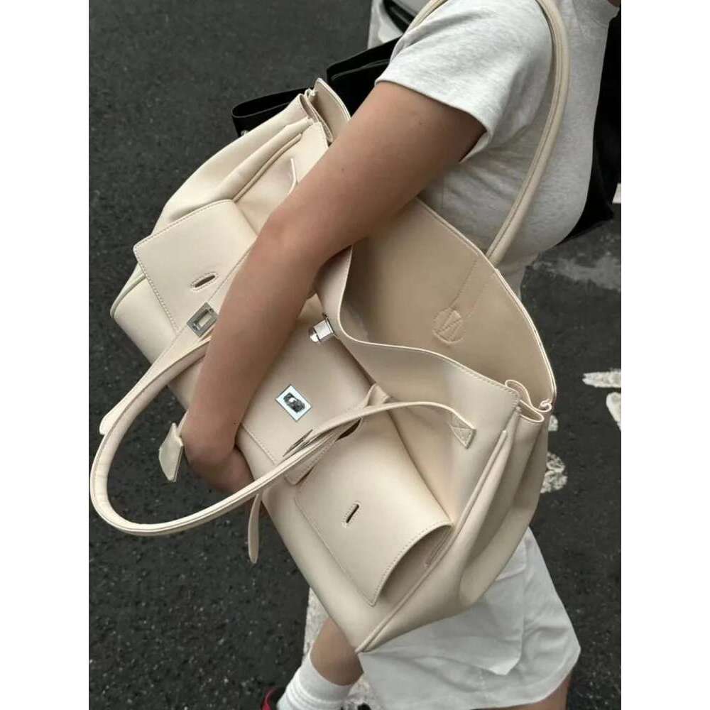 New Fashion Women Large Capacity Totes Handbag Black Motorcycle Shoulder Designer Hasp Ladies Cow Split Leather Bag Satchels