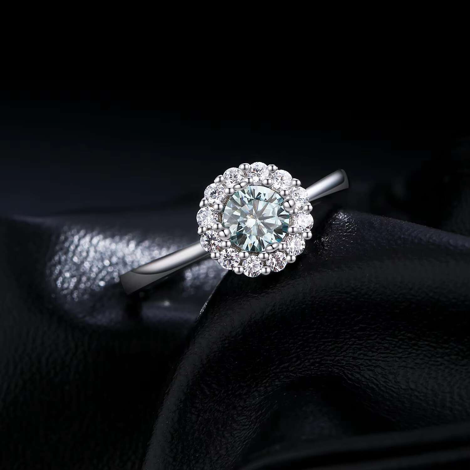 925 Sterling Silver Delicate Elegant Round Teal Moissanite Halo Finger Rings for Women Party Fine Jewelry Accessories