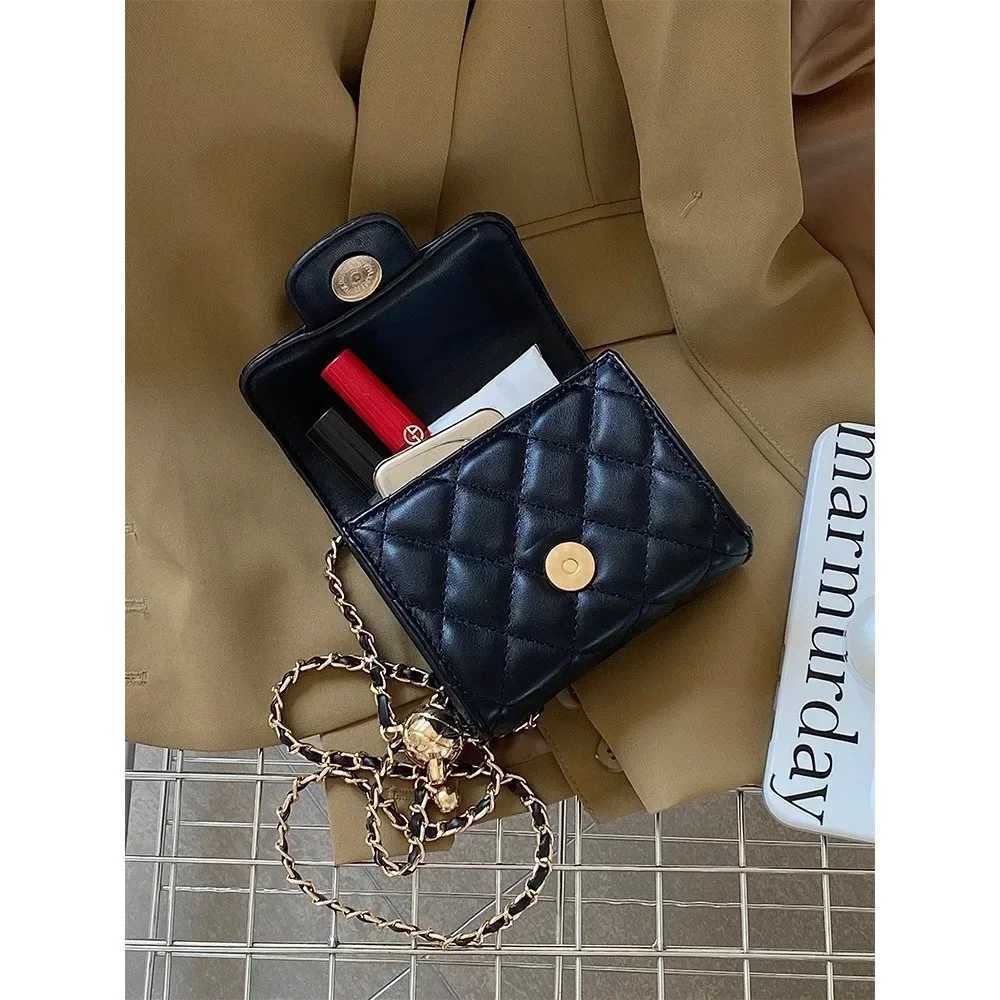 New Fashion Xiaoxiangfeng Mini Small Bag Premium Portable Small Square Bag Womens Niche Rhombus Chain Versatile CrossbodyT251110