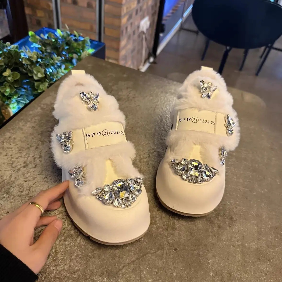 Top Quality Rhinestone Platform Shoes Women Mary Jane Cotton Flat Shoes Winter Fur Loafers Plush Shiny Crystal Shoes 251110