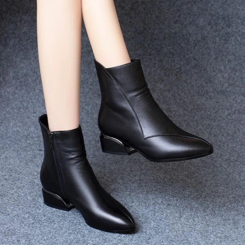 Small Short Boots Soft Leather Thick Heel Medium Heel Autumn and Winter Womens Black All-match Comfortable Nude Boots 251110