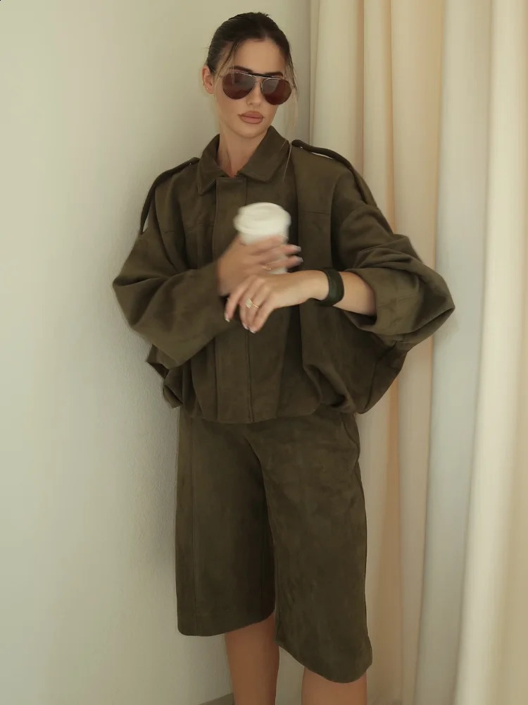 Fashion womens green suede jacket 2025 style spring lapel long sleeved zipper oversized bomber fashion clothing 250407