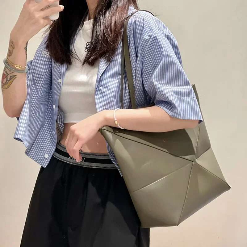 2024 New Large Capacity Foldable Soft Cow Leather Geometric Tote Women's Commuter Travel Bag Hip Hop Style Single Should