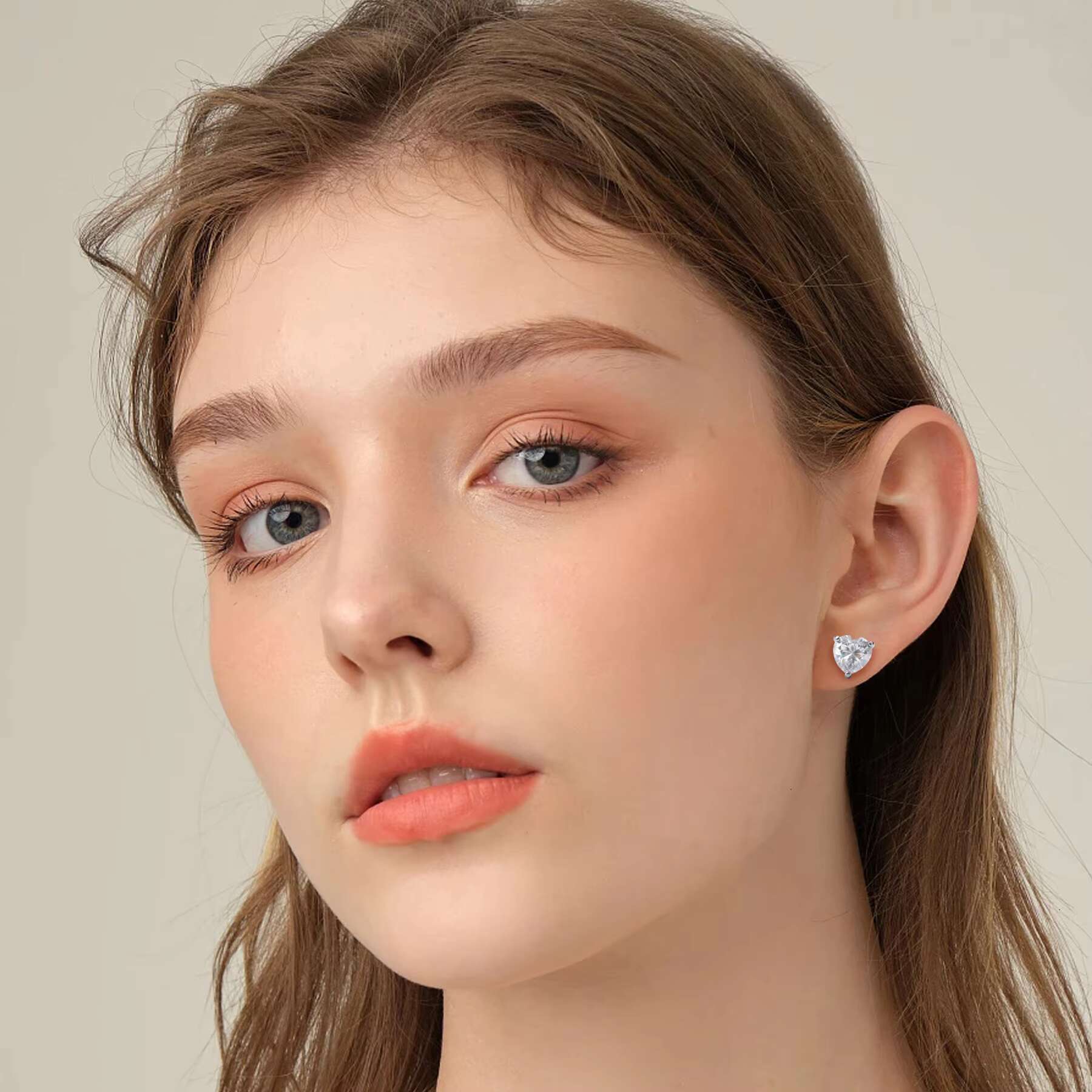 New Trendy 925 Sterling Sliver VVS Moissanite Earrings Fine Iced Out Heart Stud Earrings Womens Popular Geometric Jewelry
