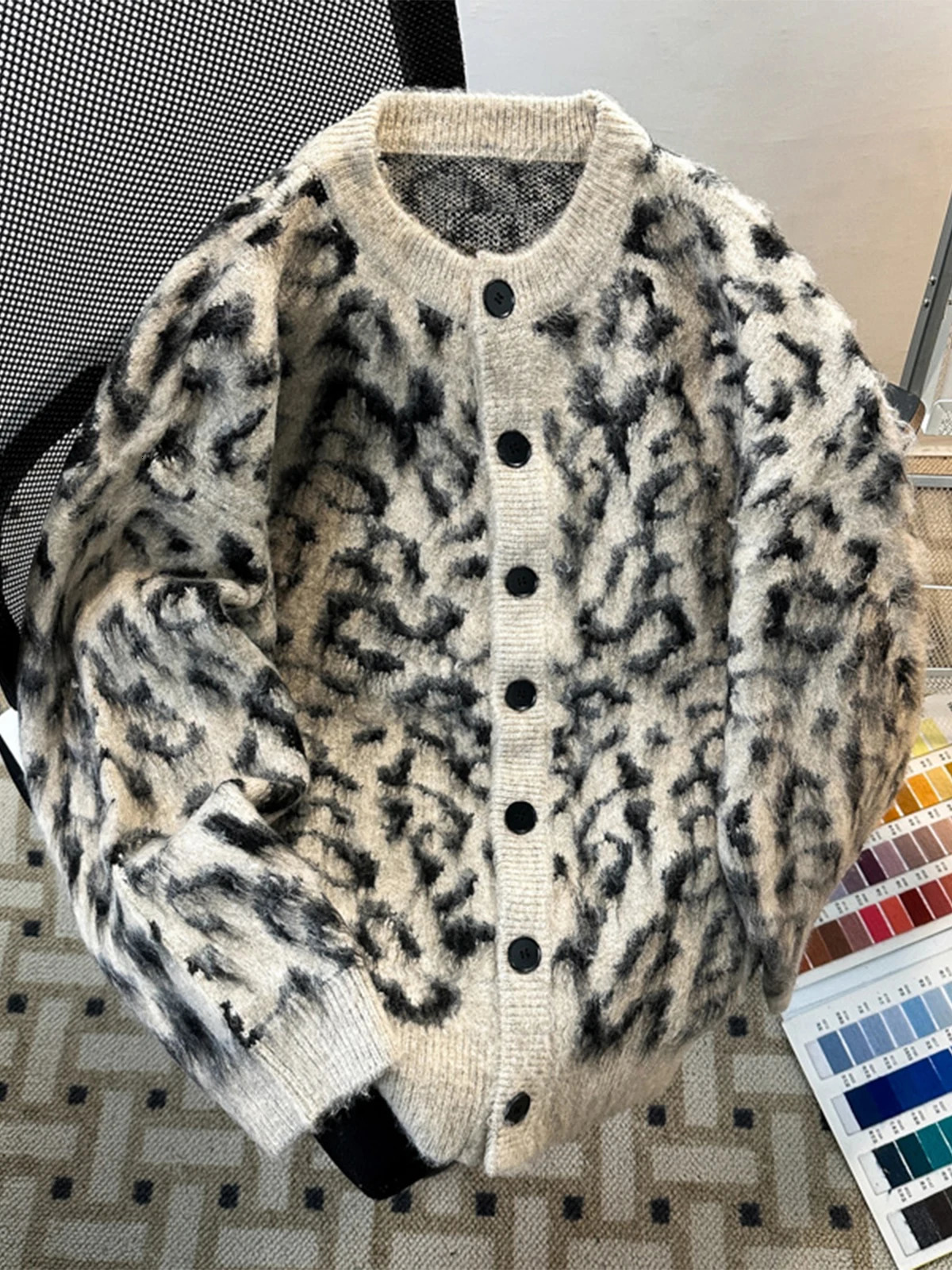 Winter Heavyweight Leopard Print Collarless Sweater Cardigan Men Unisex Oversized Cleanfit Trendy Button Knit Coat 251030