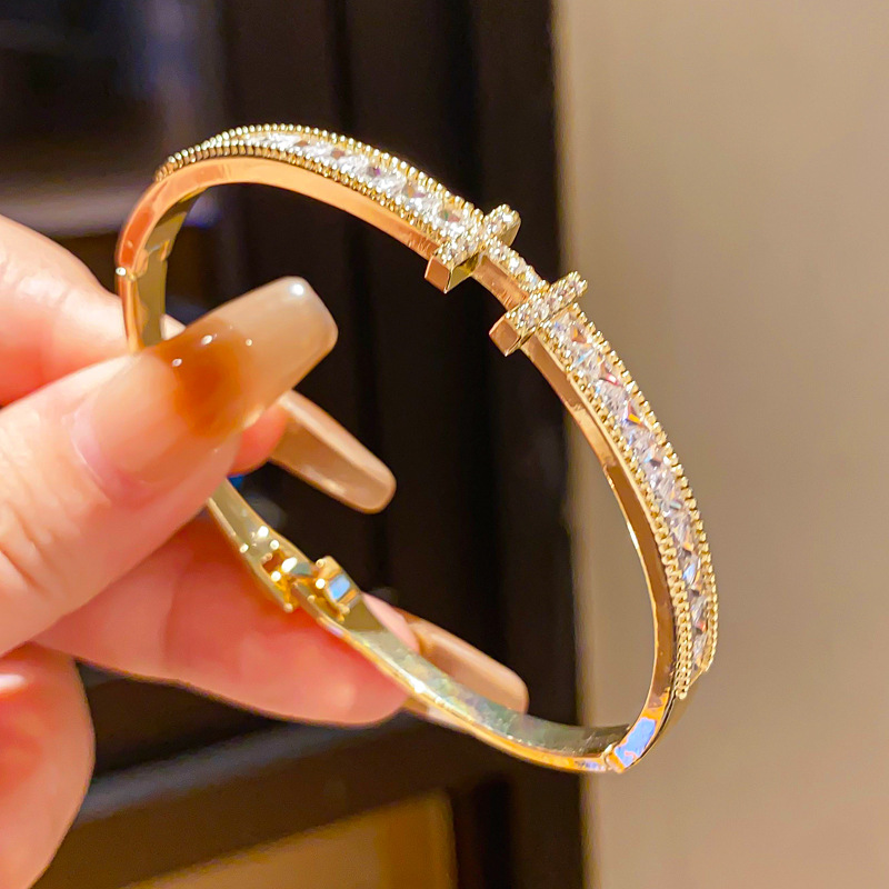 French Retro Style Diamond Inlaid Geometric Buckle Bracelet With Simple Temperament Jewelry And Exquisite Gifts