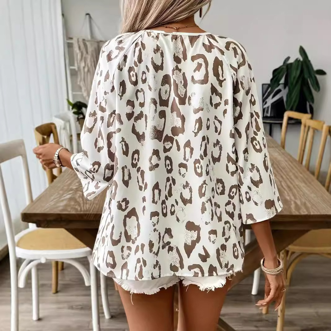 2025 Designer Spring/summer Tie Dye T-shirt For Women's Temperament Commuting Top, High-end Sexy Khaki Leopard Print V-neck Pleated Seven Quarter