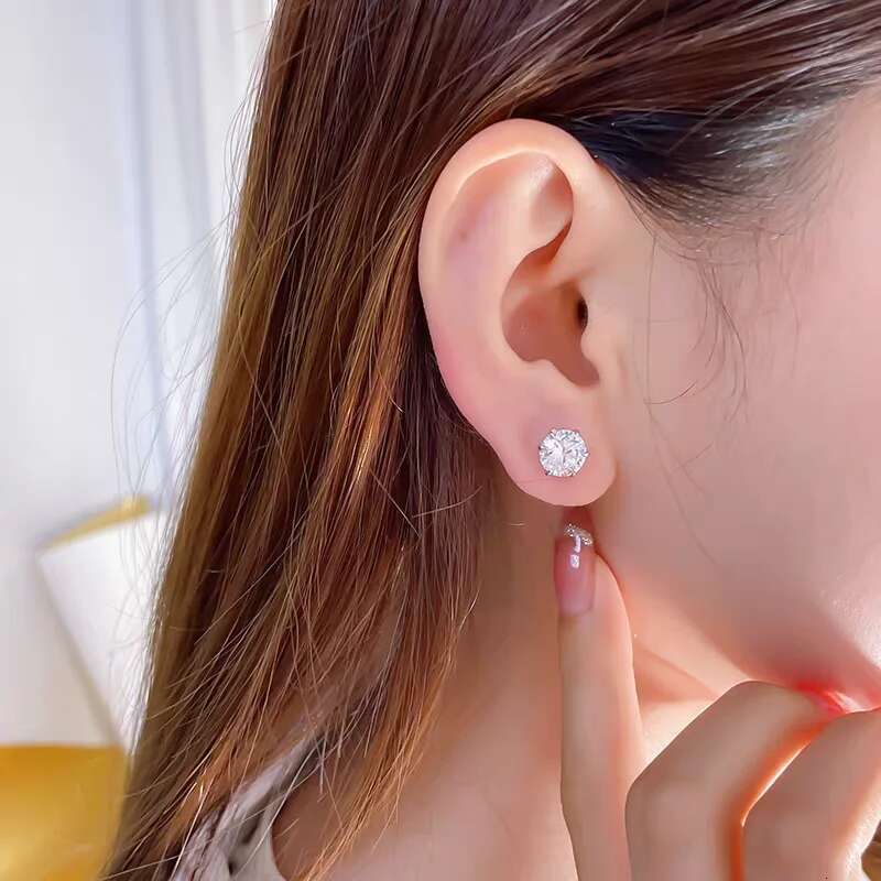 2025 Rulalei Classica Six Claw Round White Moissanite Diamond Soild 925 Sterling Silver Lady Stud Earring Gift Never Fade