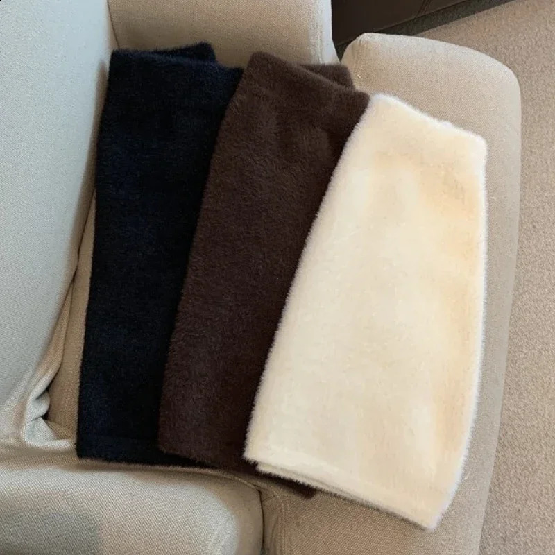 Elastic waist ultrathin womens short leather sexy and elegant full matching basic mini winter sweet casual knitting mink skin 250407