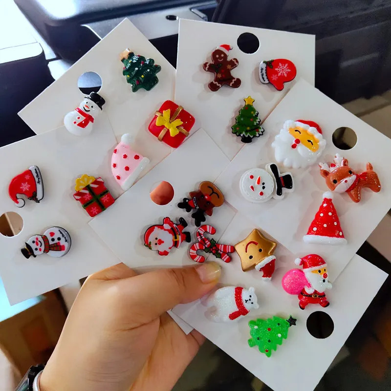 Fashion Xmas Brooch Badge Set for Women Christmas Pins Snowman Snowflake Deer Bell Hat Sock Tree Cartoon Cute Jewelry Kids Gift 251103