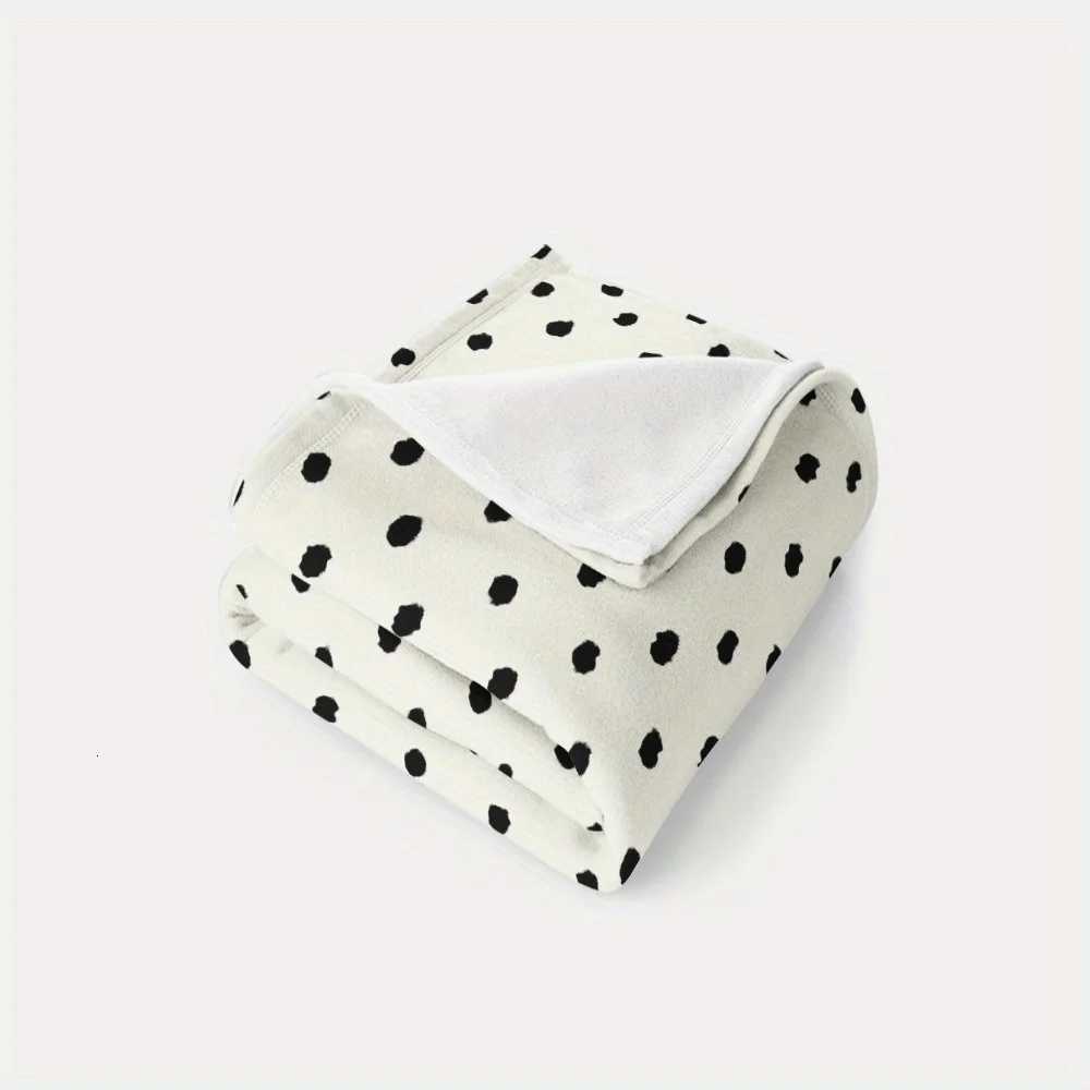 Flannel Blanket Having Black Polka Dots Ideal For Cosy Bedroom Retreats And Relaxing Leisure Time In Living Rooms High - Quty C251111