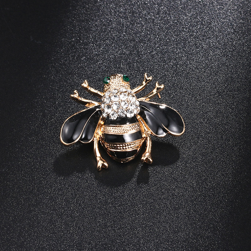 Exquisite Bee Outfit Design With Cute Brooch Simple Daily Outfit With Brooch Exquisite Small Gift Birthday Gift Brooch
