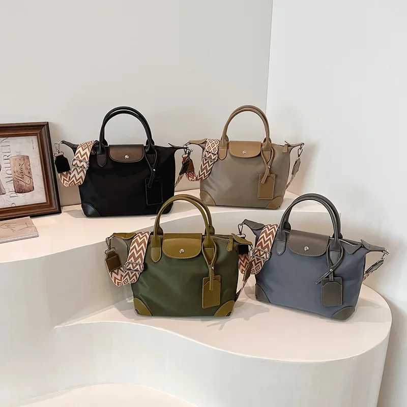 Simplified Tote Shoulder Bag Large Capacity Commuter Bag Womens Handbag Computer Bag Soft Oxford Fabric Polyester LiningT251110