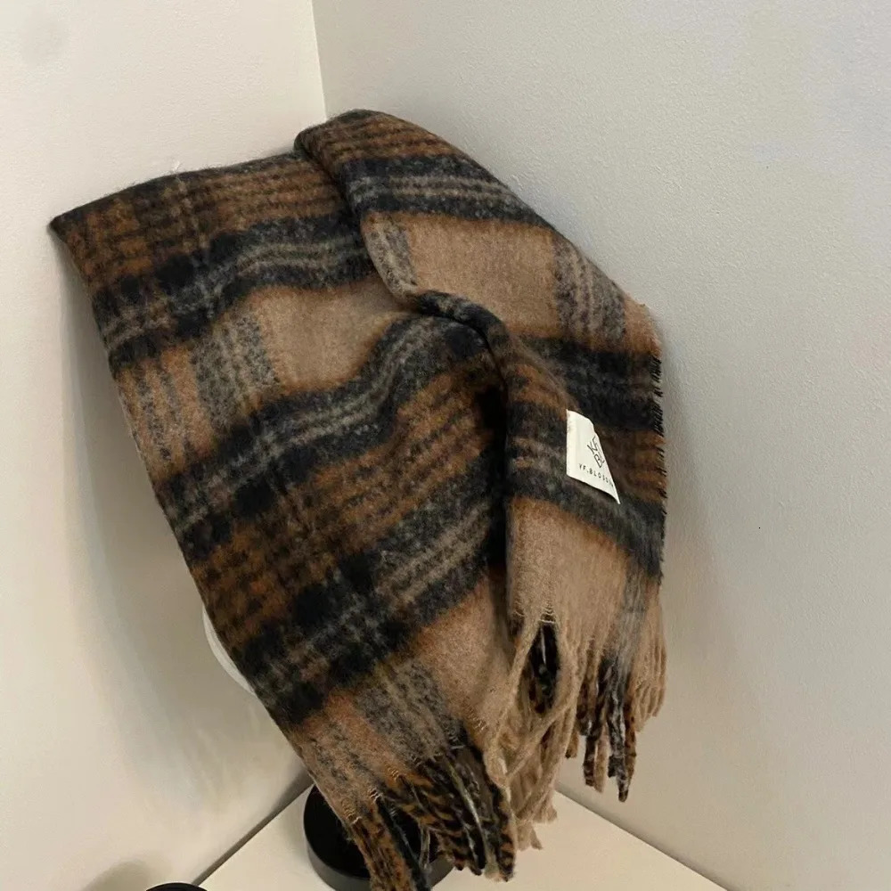 Autumn and Winter Product Retro Atmosphere Coffee Color Plaid Scarf Mens Womens Ramen Mohair Enlarged Thickened 251030
