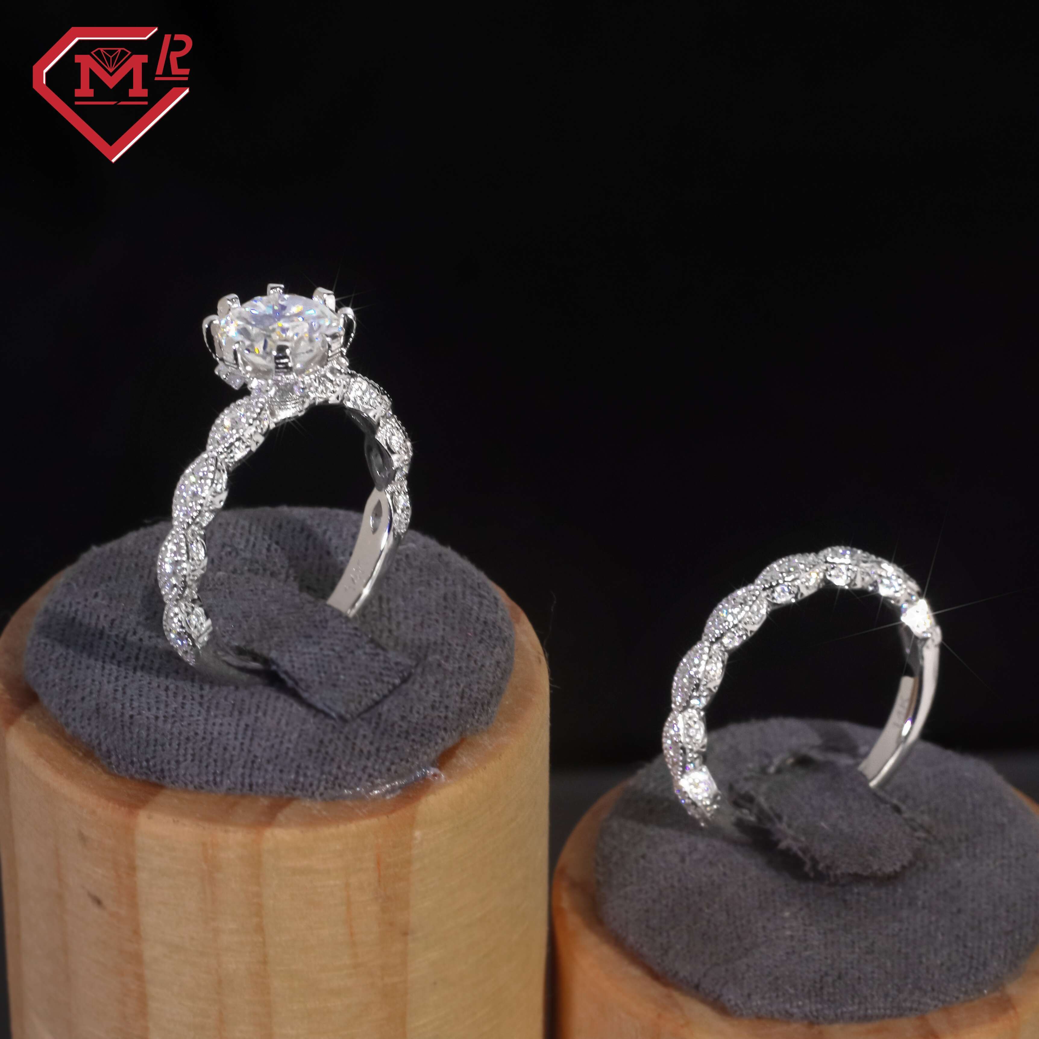 Custom Moissanite Engagement Ring Iced Out S925 Classic Women Men Luxury VVS Moissanite Ring