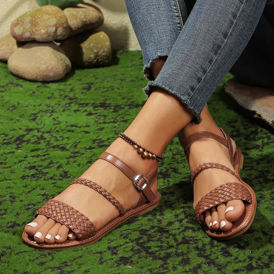 Womens casual flat shoes with woven design popular brown comfortable shoes suitable for daily wearXJ250410