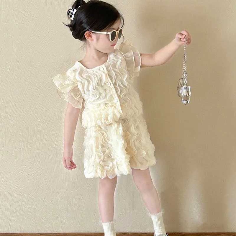 Girls Summer Set New Slish Korean Edition Childrens 3D Solid Color Little Flying Sleeve Top+Shorts Childrens SetXJ250410
