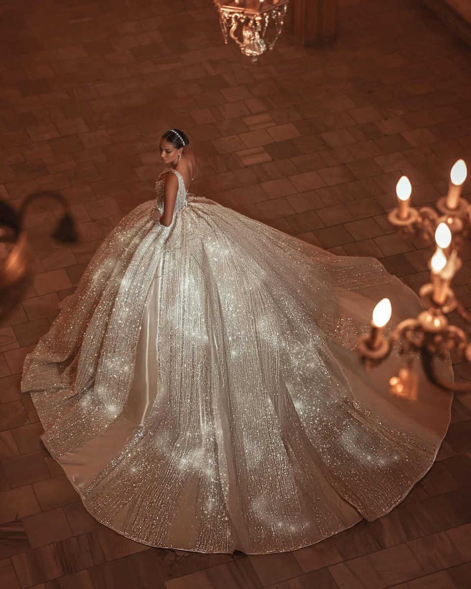 Luxurious Sequined Wedding Dresses Ball Gown One Shoulder Sleeveless Vestido De Noiva Beaded Sequined Bridal Dress Customized
