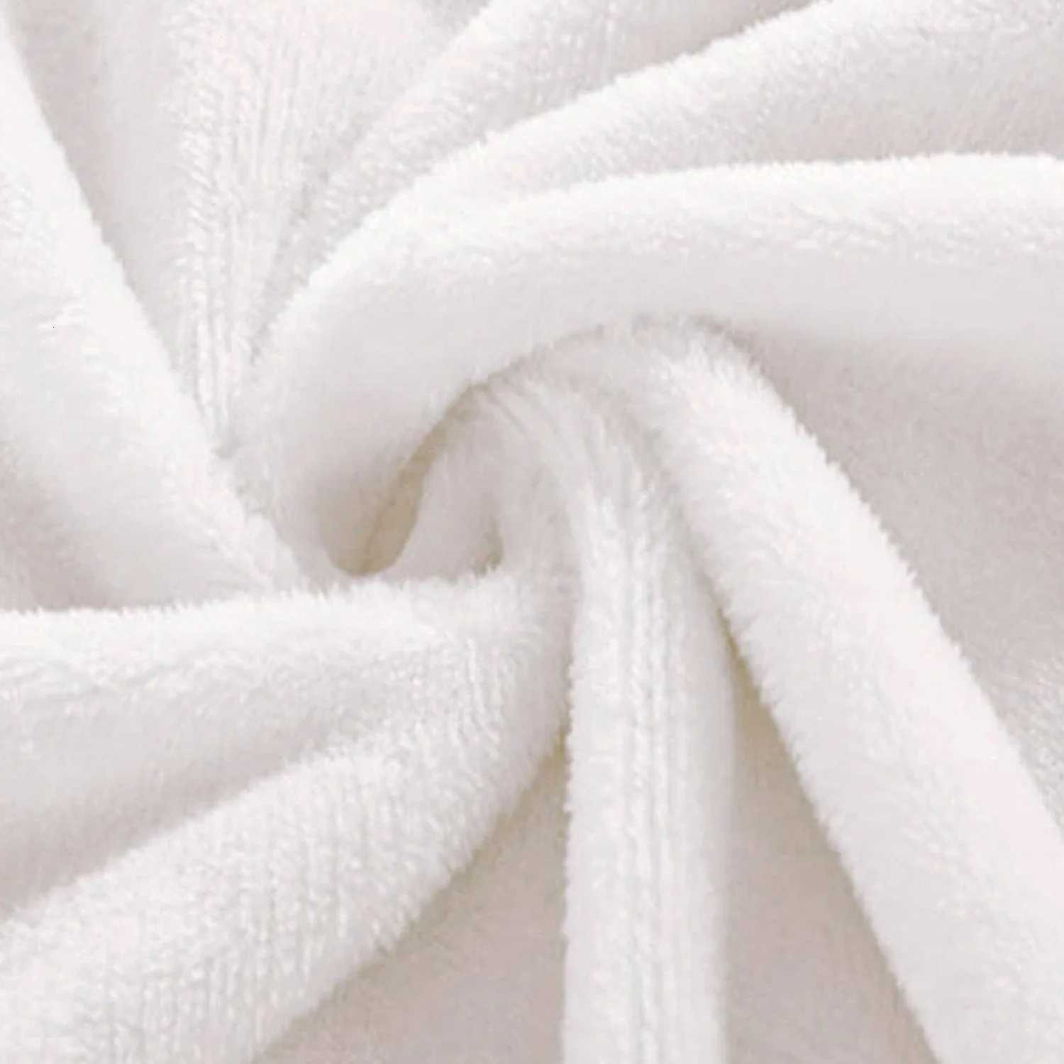 Sheep Themed Flannel Blanket With Idyllic Grass Field Design Suitable For Home Relaxation Offering Soft Warmth And Quty C251111