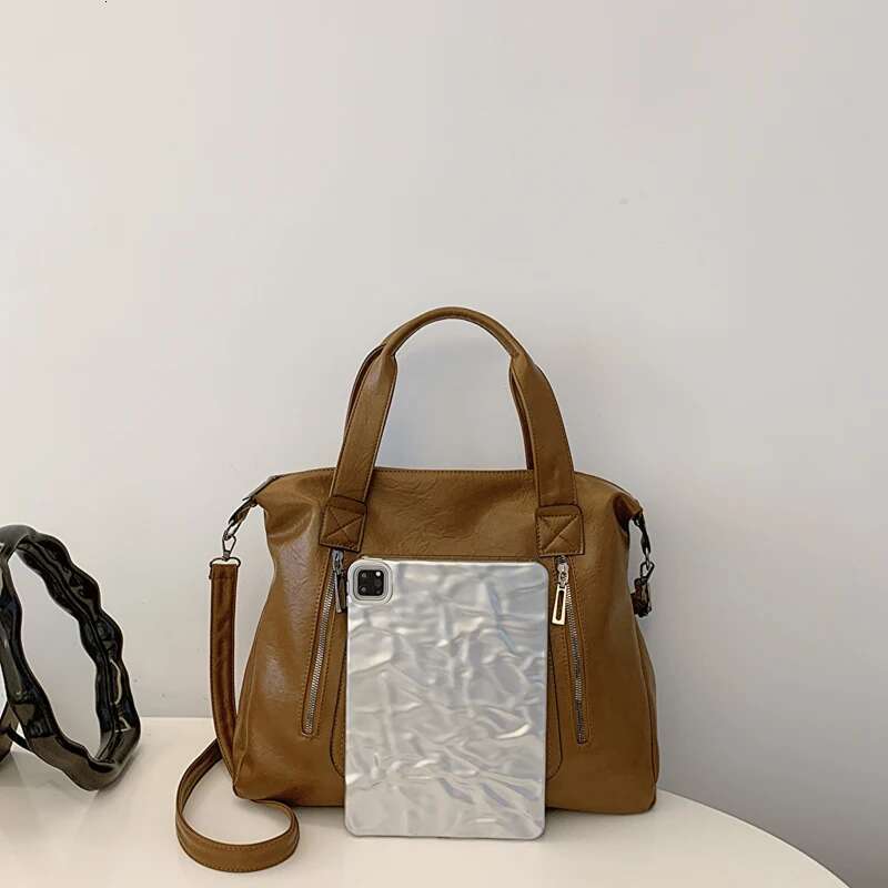 2025 new solid color business oversized shoulder bag designed for both men and women, sturdy, durable, waterproof and dustproof4