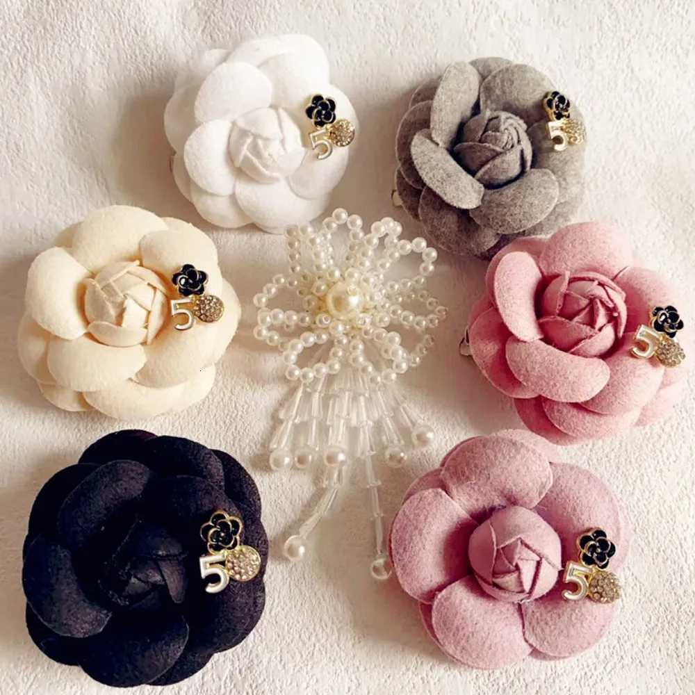 Luxury Womens 5CM New Retro Digital Camellia Brooch Korean Fabric Versatile Suit Sweater Pin Accessory Corsage Y251111