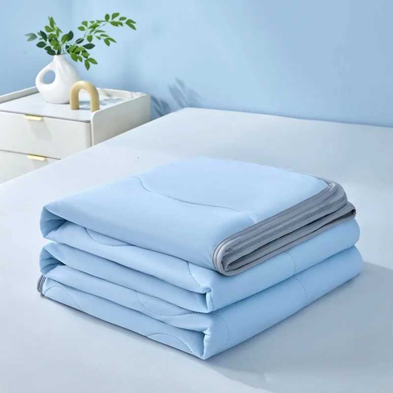 2025 new solid color simple wave grid ice cream cool silk summer blanket machine washable single air conditioner quilt C251111